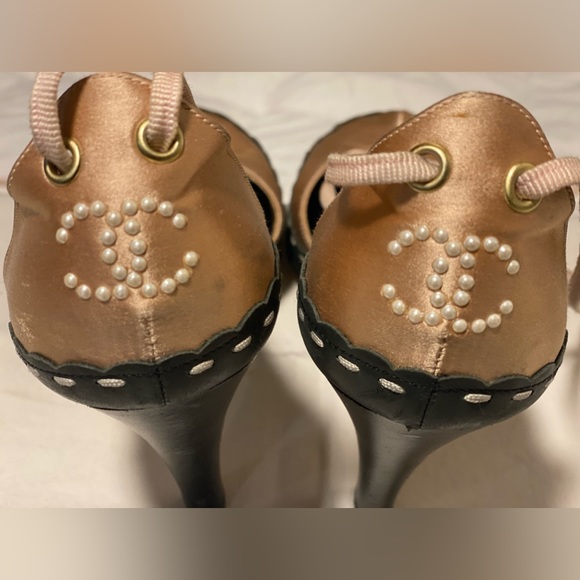 RARE FIND! Size 41/11. 2003 D’Orsay Interlocking CC Authentic Chanel Satin Pumps - Picture 4 of 12